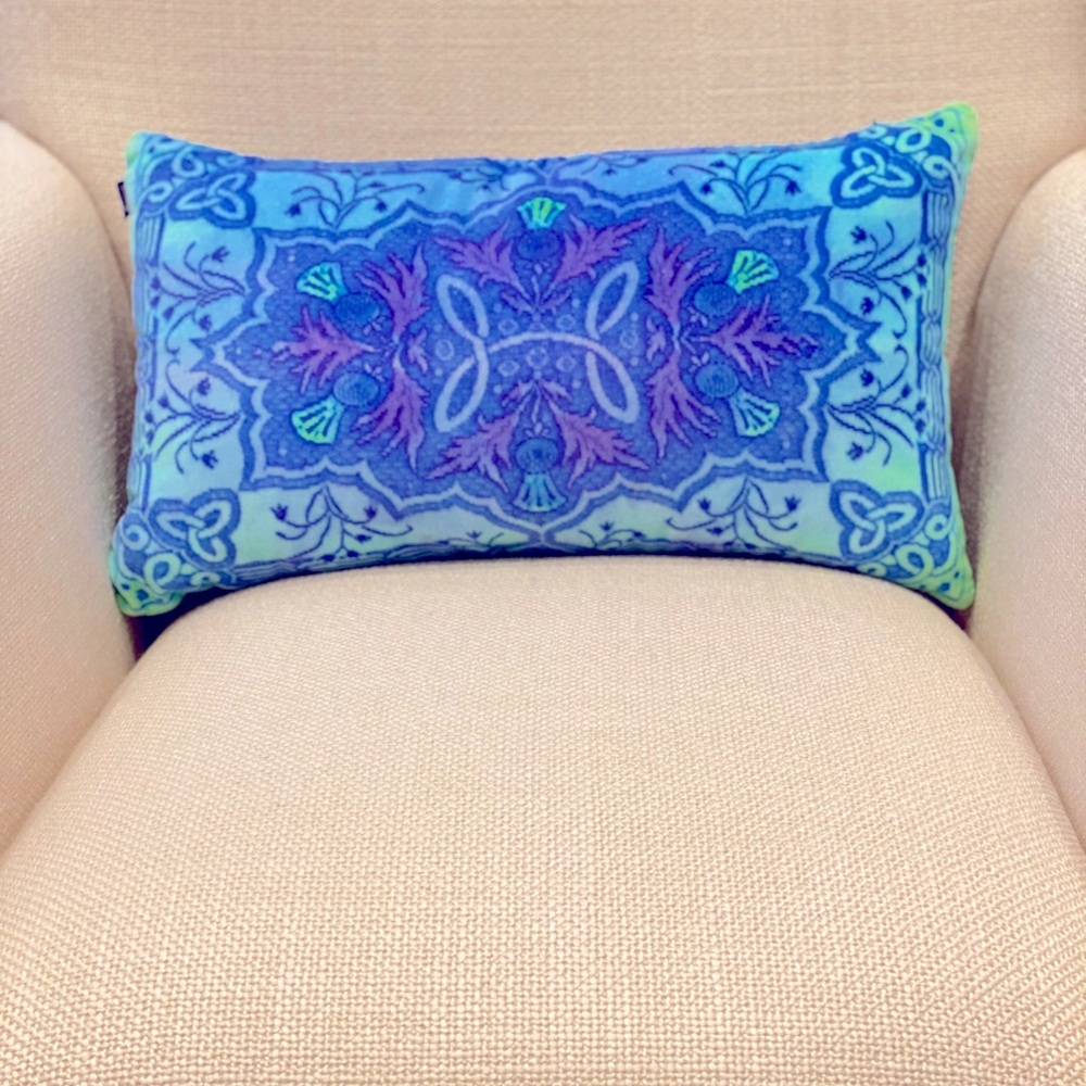 Cushions of 100% cotton velvet and 100% linen back